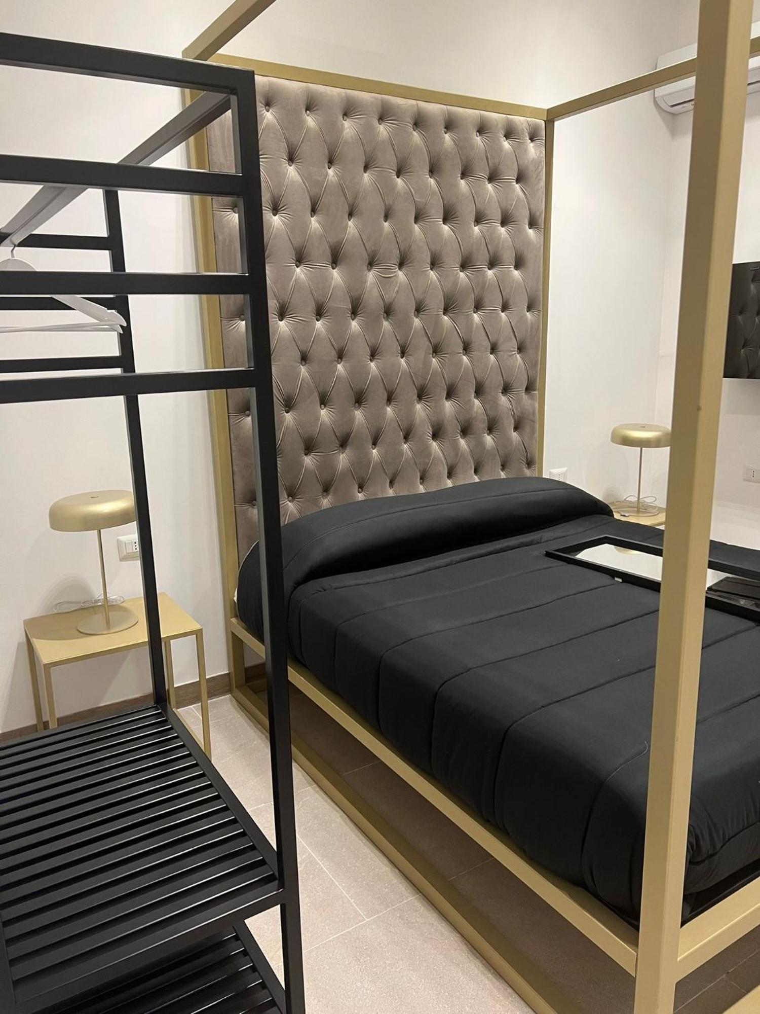 Le Camere Di Giusy Nazionale 24 Napoli Exterior foto