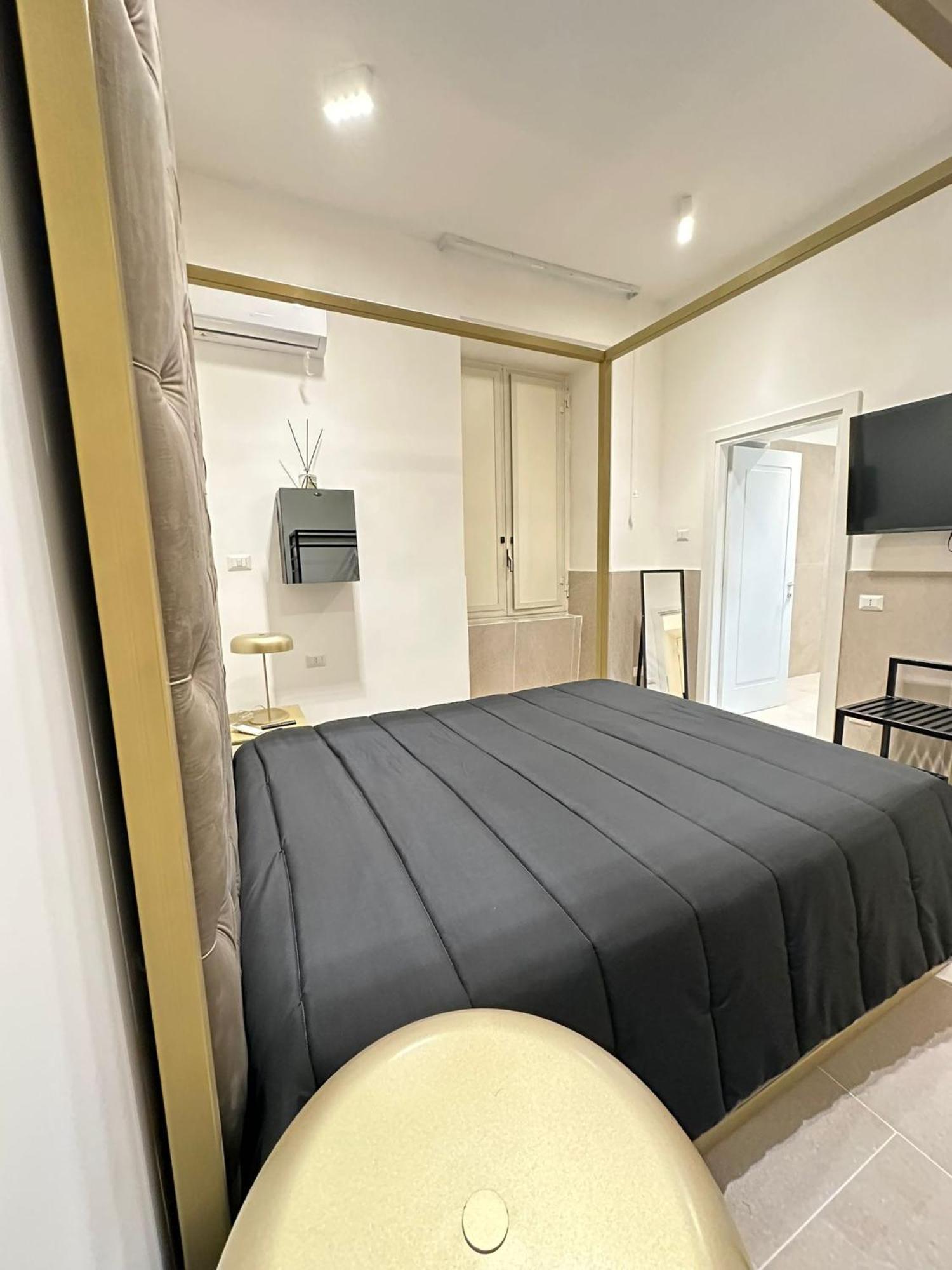 Le Camere Di Giusy Nazionale 24 Napoli Exterior foto